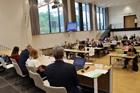 Kulatý stůl na Praze 12 zdůraznil podporu a přínos sociálních pedagogů ve školách - Ilustrační obrázek